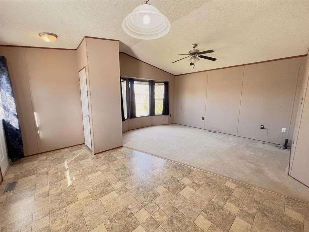 8701 90 Street  - Photo 12