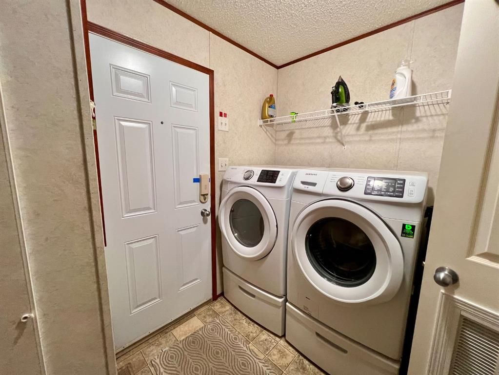 8701 90 Street  - Photo 5