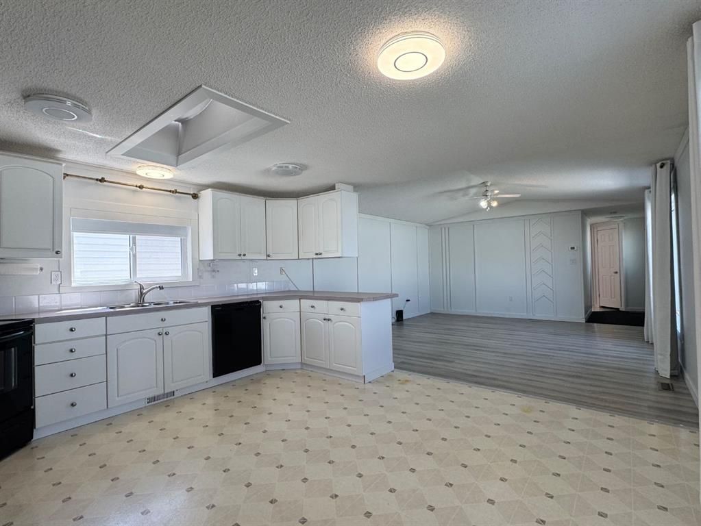 529 Stewart Street   - Photo 10