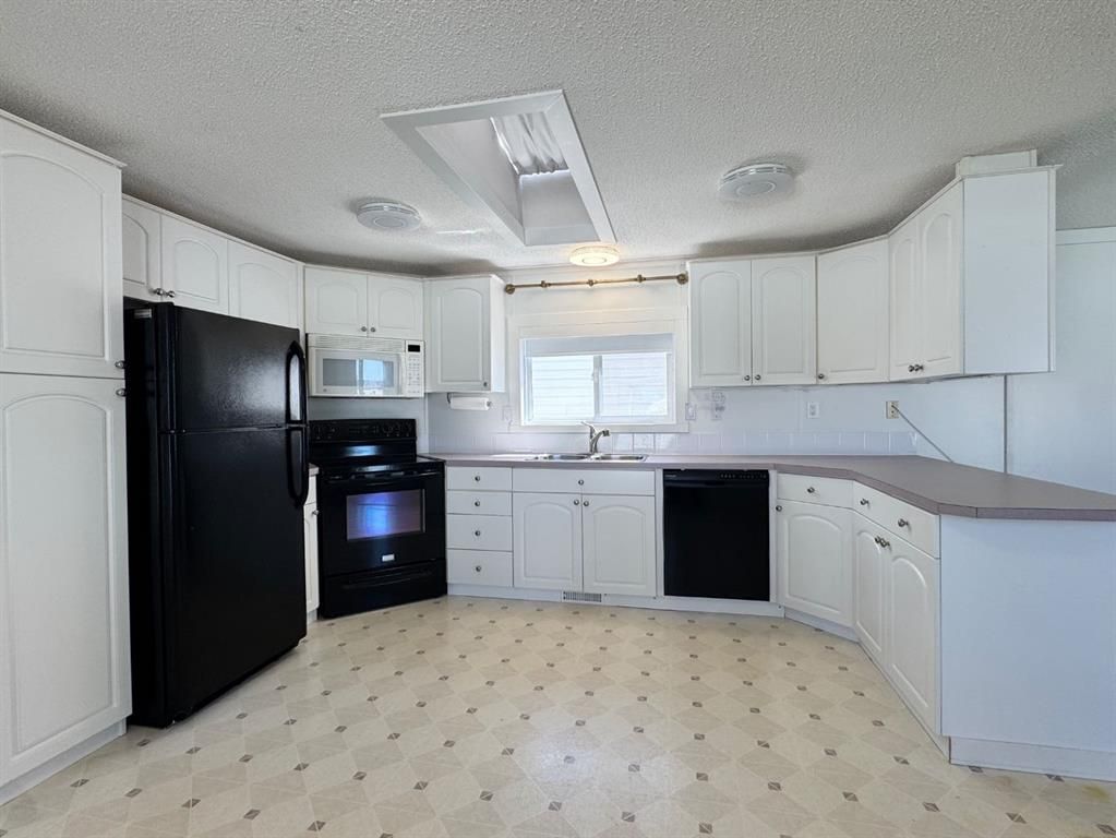 529 Stewart Street   - Photo 11