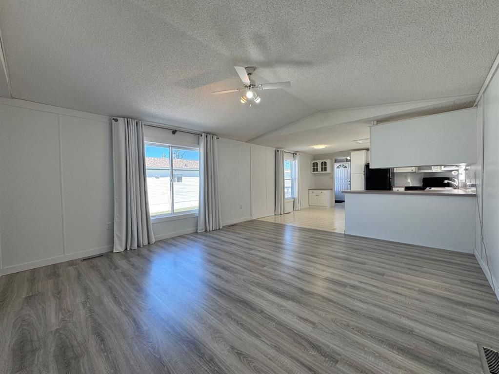 529 Stewart Street   - Photo 4