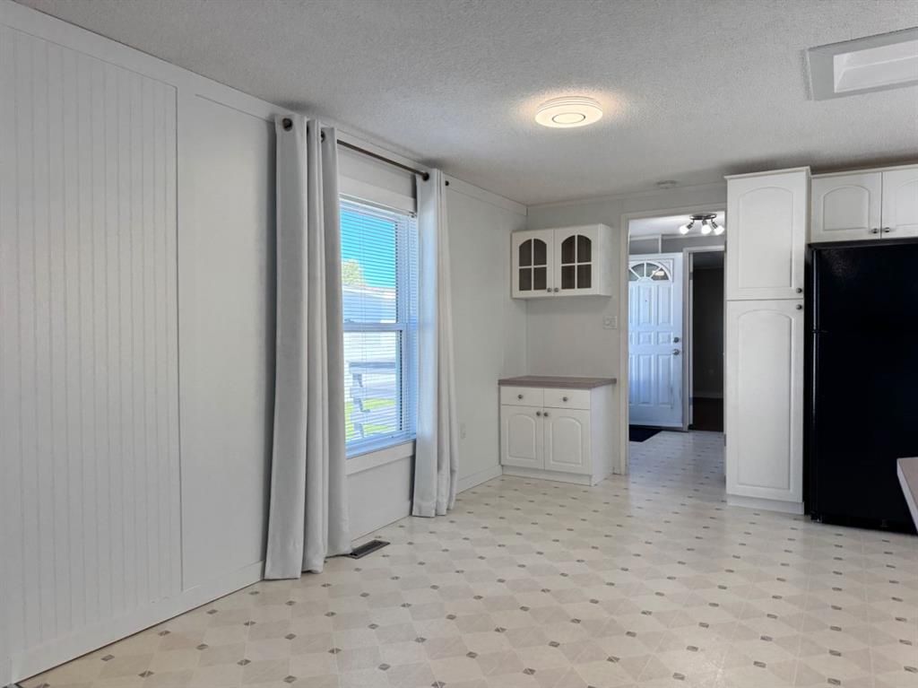 529 Stewart Street   - Photo 8