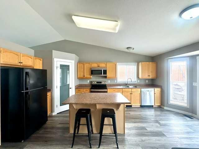 140 Pinnacle Boulevard  - Photo 2