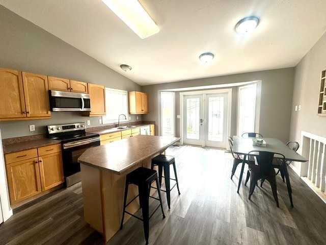 140 Pinnacle Boulevard  - Photo 4