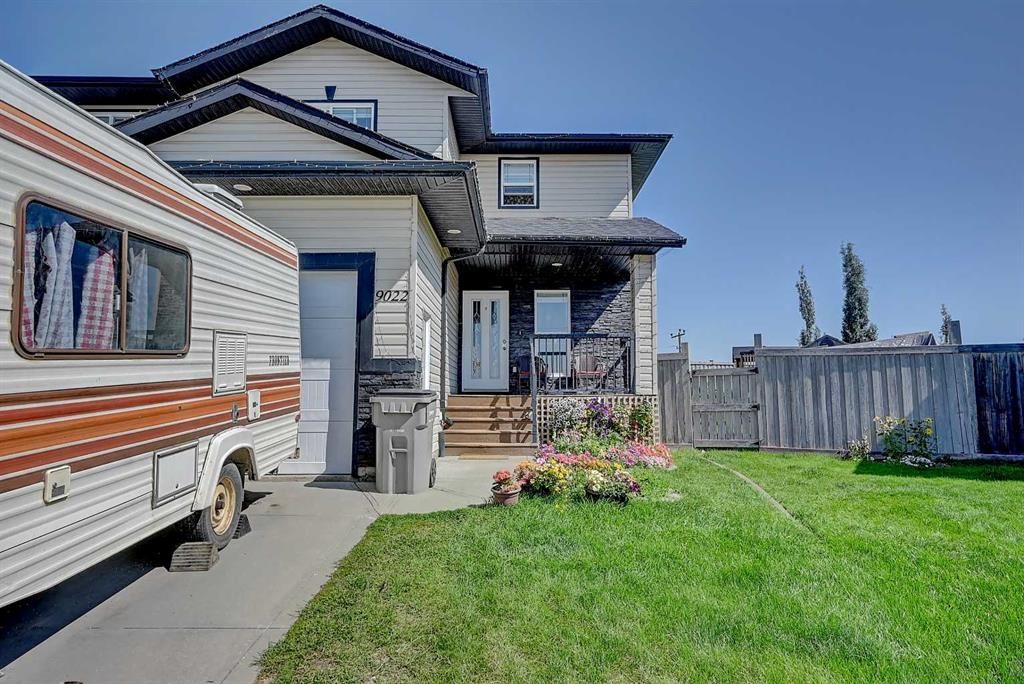 9022 131 Avenue - Photo 1