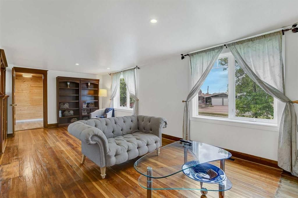 918 5 Avenue  - Photo 17