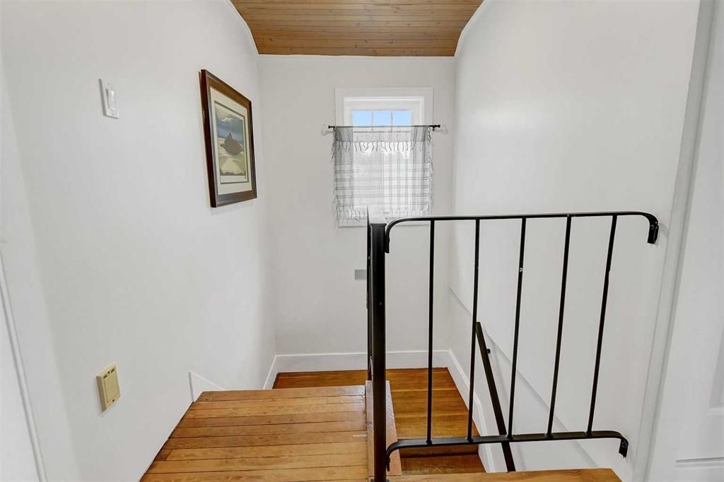918 5 Avenue  - Photo 19