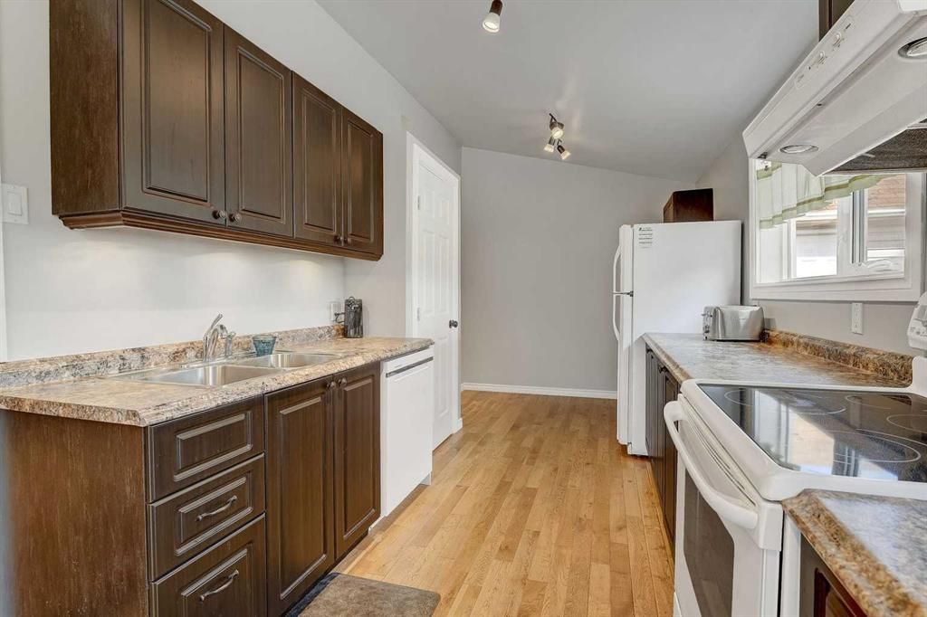 918 5 Avenue  - Photo 5