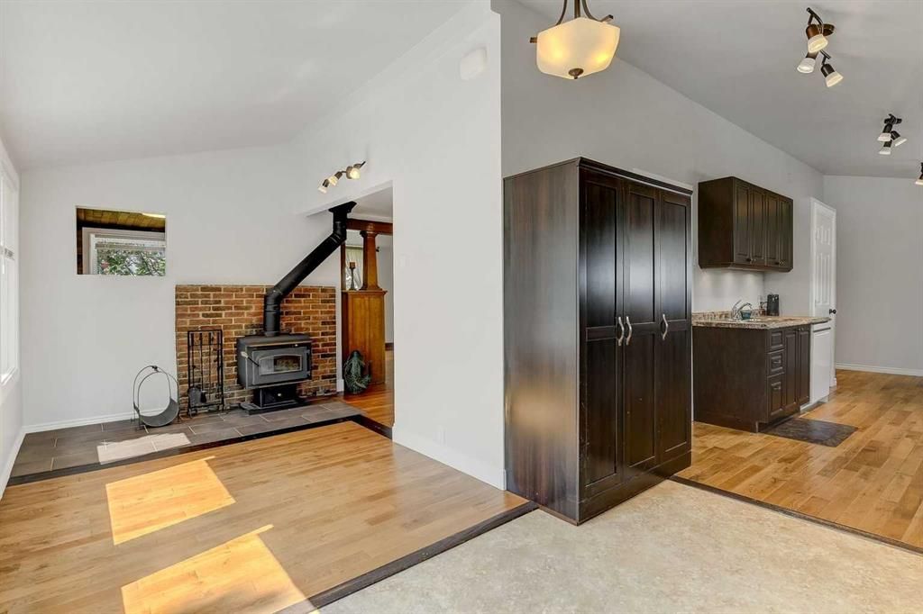 918 5 Avenue  - Photo 8
