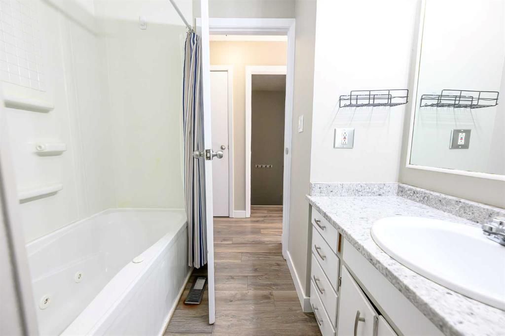 9413 123 Avenue  - Photo 8