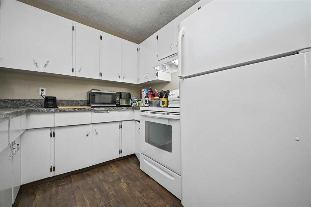 7208 99A Street  - Photo 9