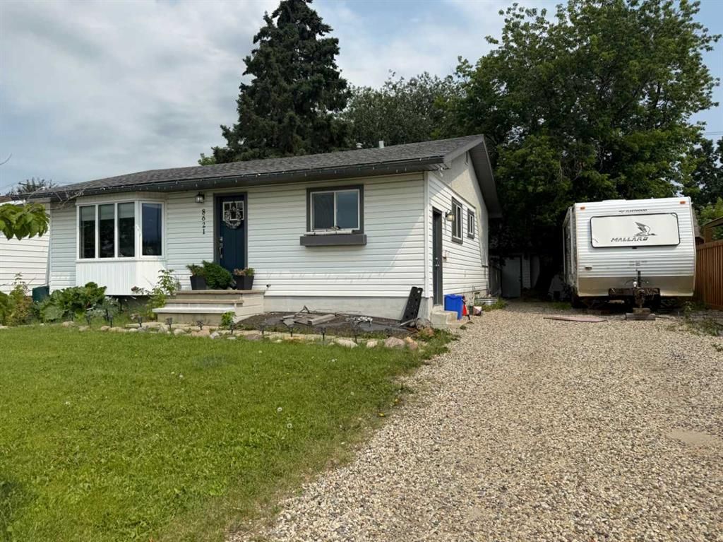 8621 100 Street  - Photo 3