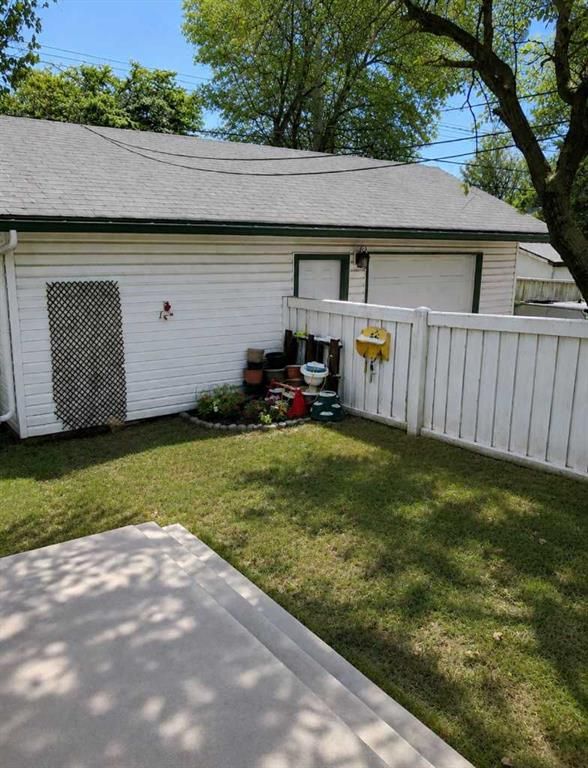 8621 100 Street  - Photo 4