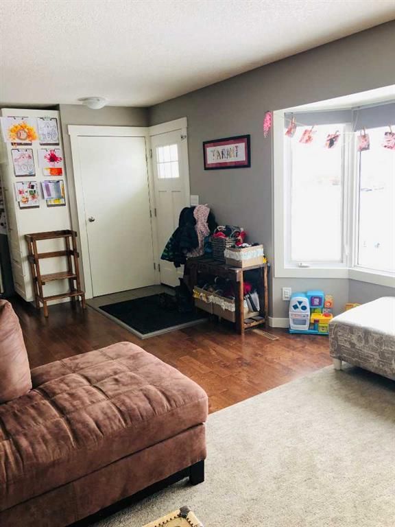 8621 100 Street  - Photo 5