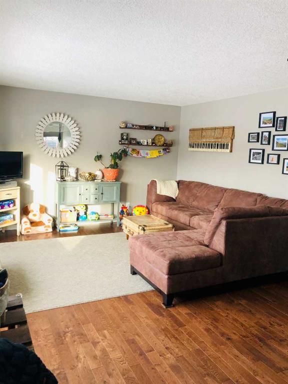 8621 100 Street  - Photo 6