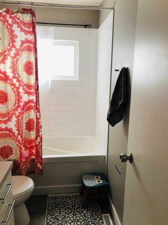 8621 100 Street  - Photo 8