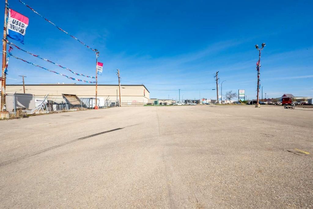 9908 113 Avenue - Photo 1