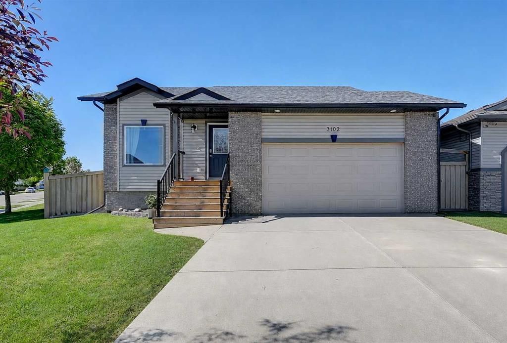 7102 90 Street  - Photo 2