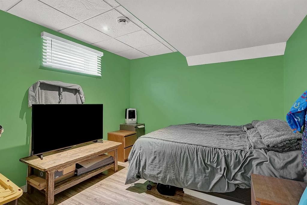 7102 90 Street  - Photo 22