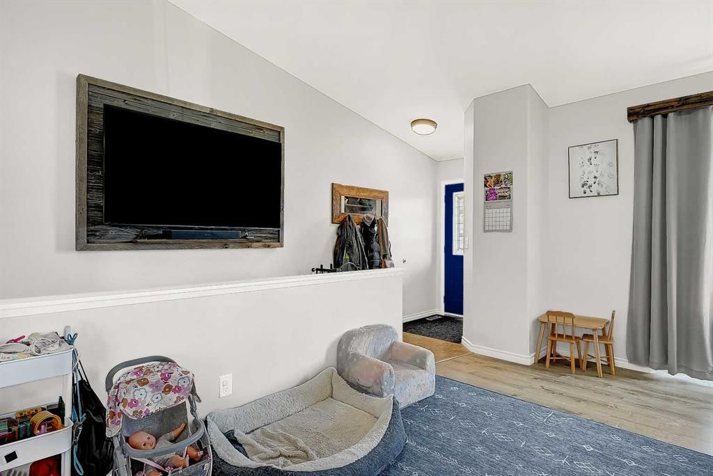 7102 90 Street  - Photo 3