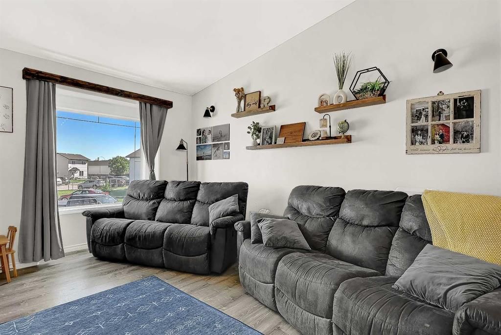 7102 90 Street  - Photo 4