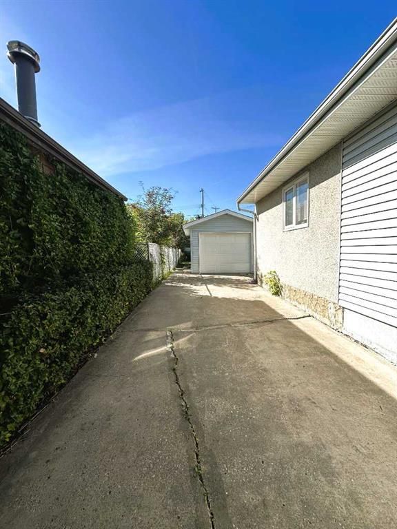 9541 88 Avenue - Photo 3