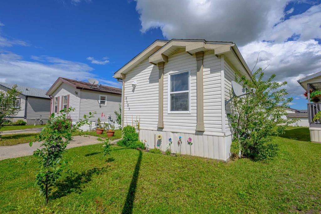 8505 90A Street - Photo 1