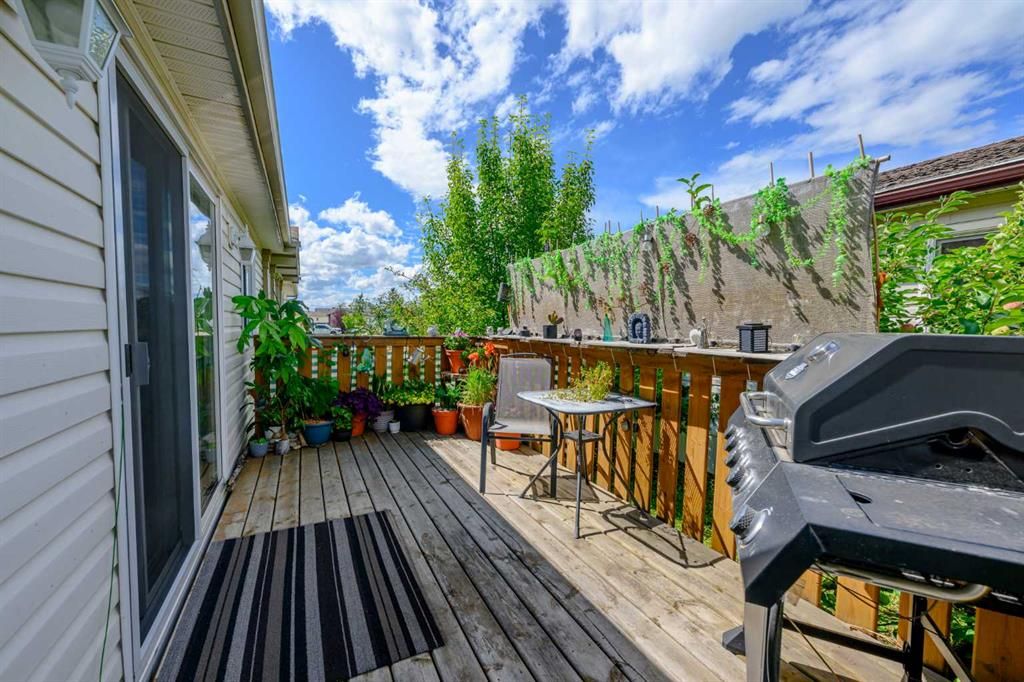 8505 90A Street  - Photo 25