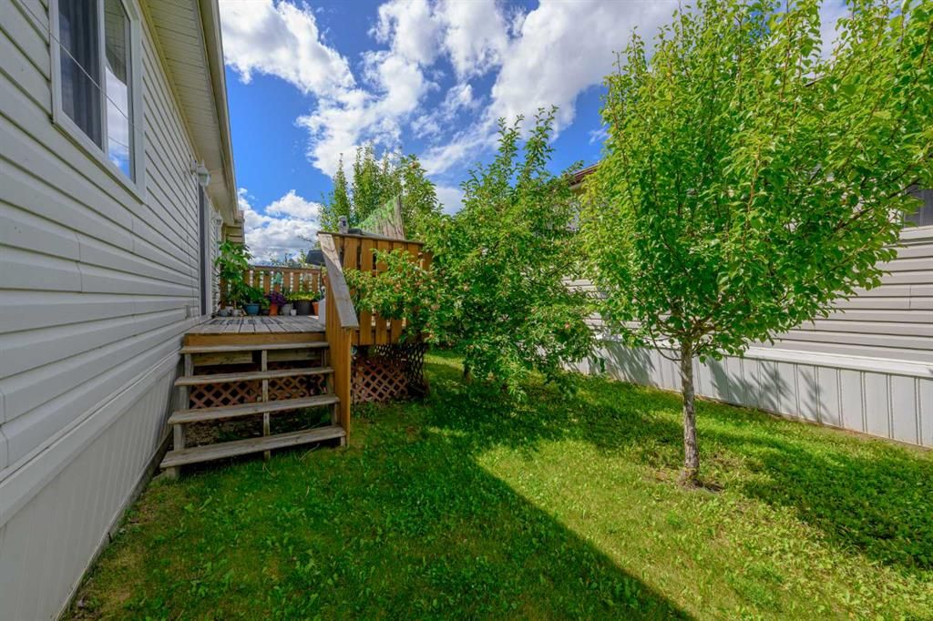 8505 90A Street  - Photo 32