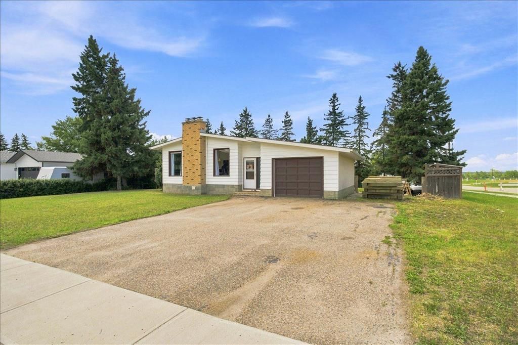 1121 5 Avenue  - Photo 1