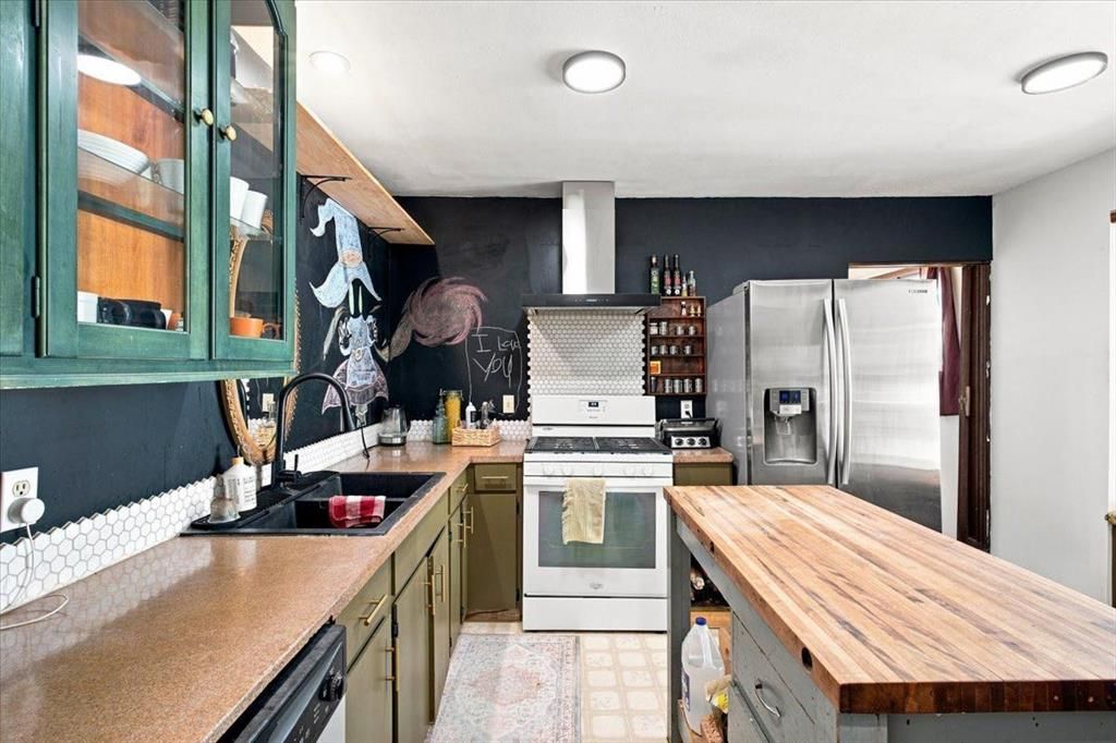 1121 5 Avenue  - Photo 12