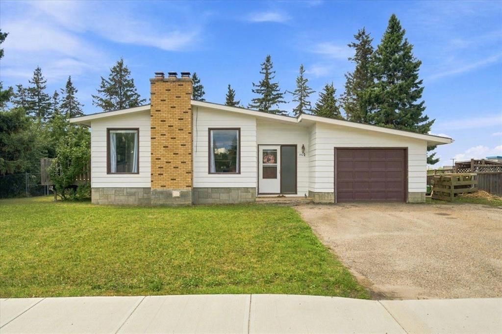 1121 5 Avenue  - Photo 3