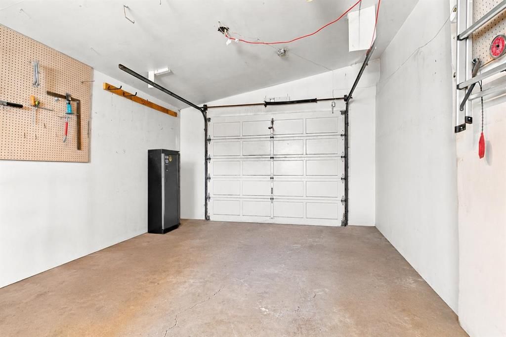 1121 5 Avenue  - Photo 4