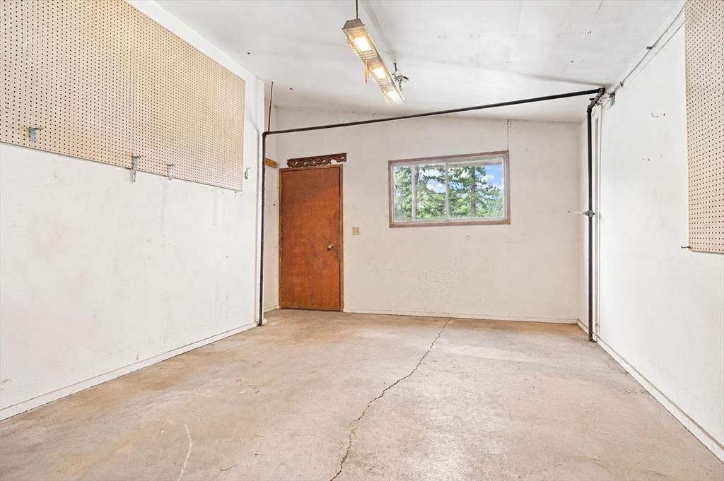1121 5 Avenue  - Photo 5