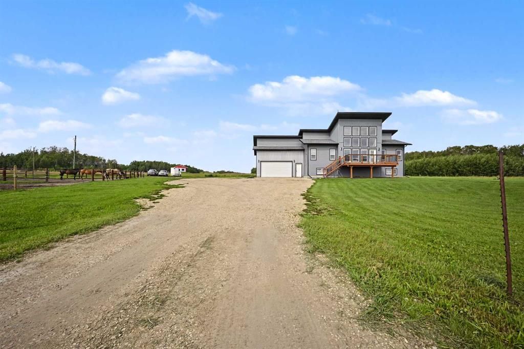 2,715049 Range Road 40   - Photo 1