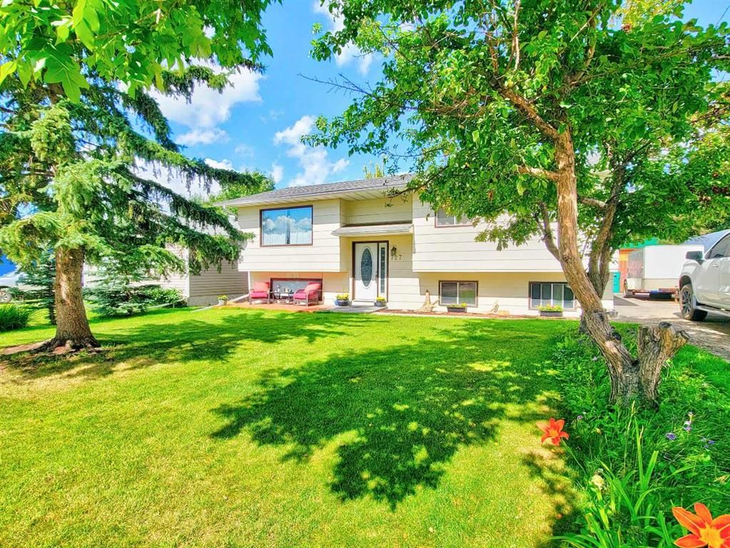 727 Oak Drive  - Photo 1