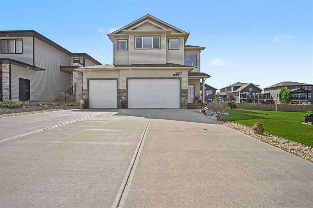 10629 151 Avenue  - Photo 1