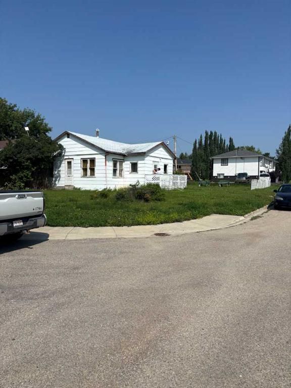 9302 105 Avenue  - Photo 1