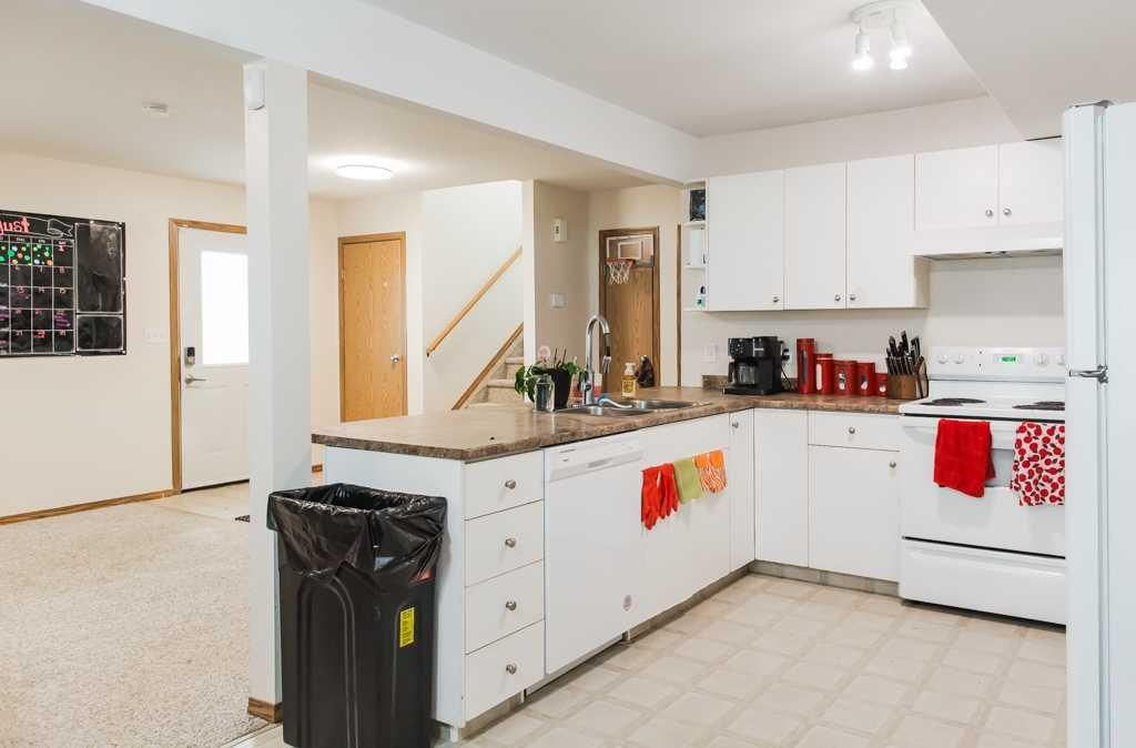 10027 105 Avenue  - Photo 4