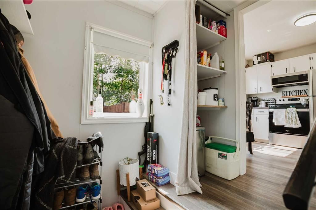 908 6 Avenue  - Photo 13