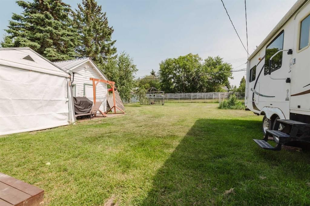 908 6 Avenue  - Photo 17
