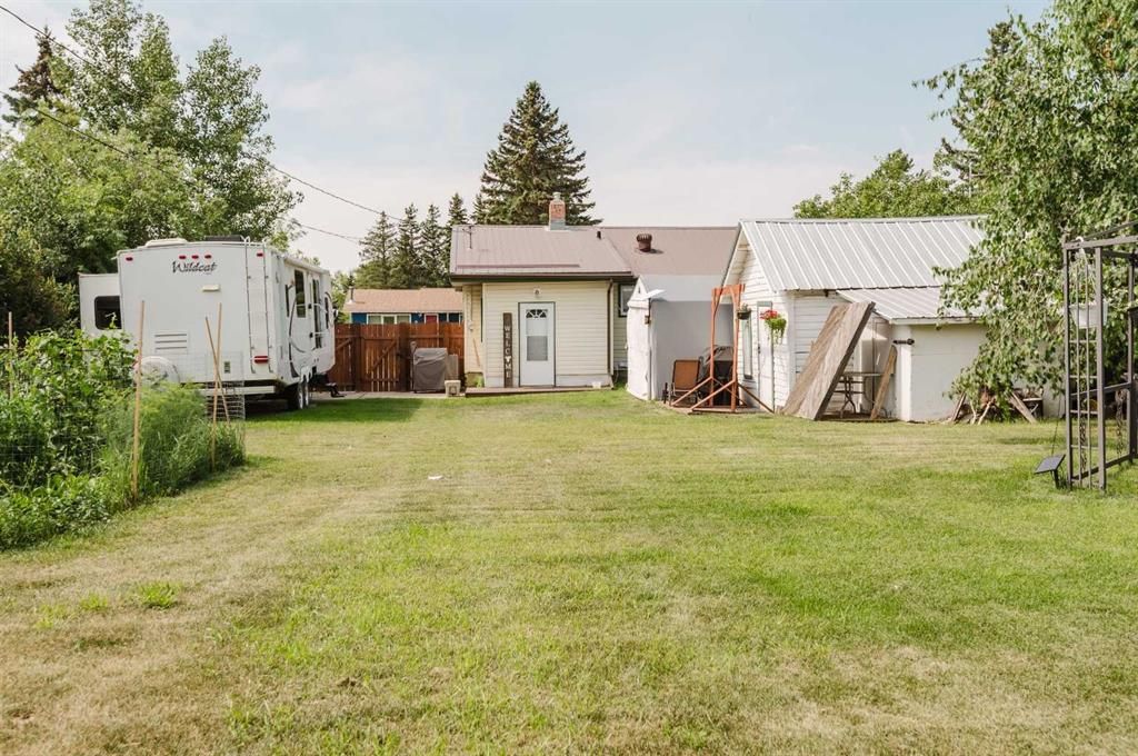 908 6 Avenue  - Photo 18