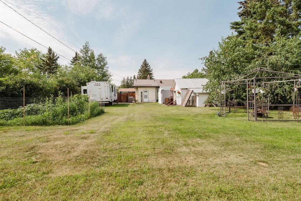 908 6 Avenue  - Photo 19