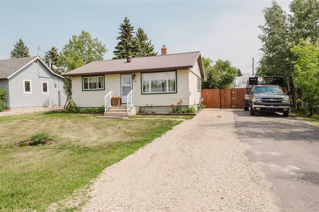 908 6 Avenue  - Photo 2