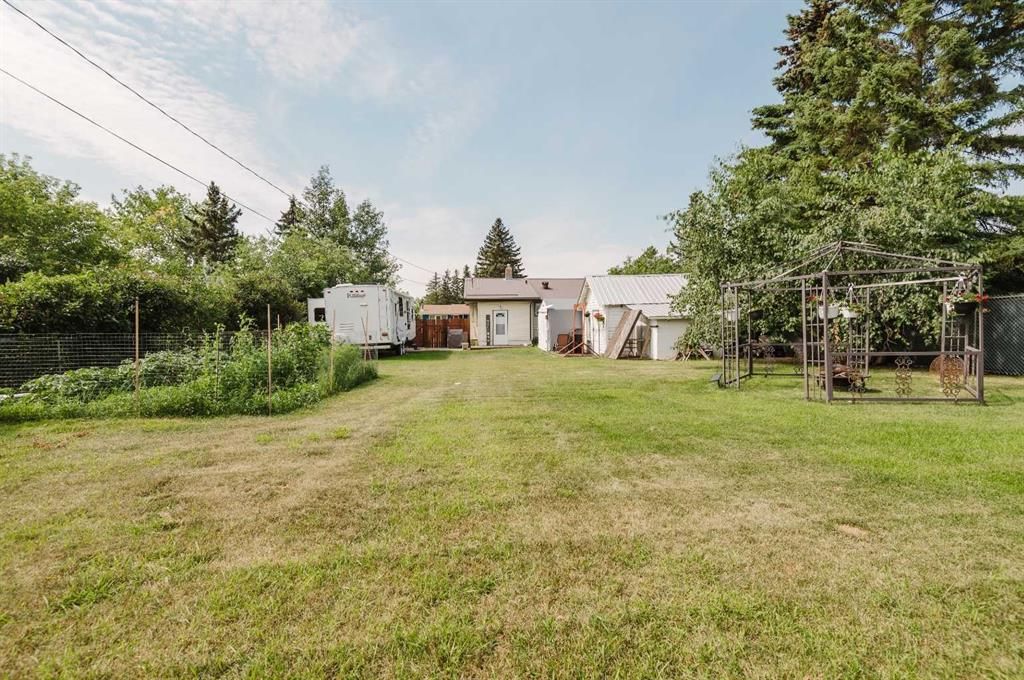 908 6 Avenue  - Photo 20