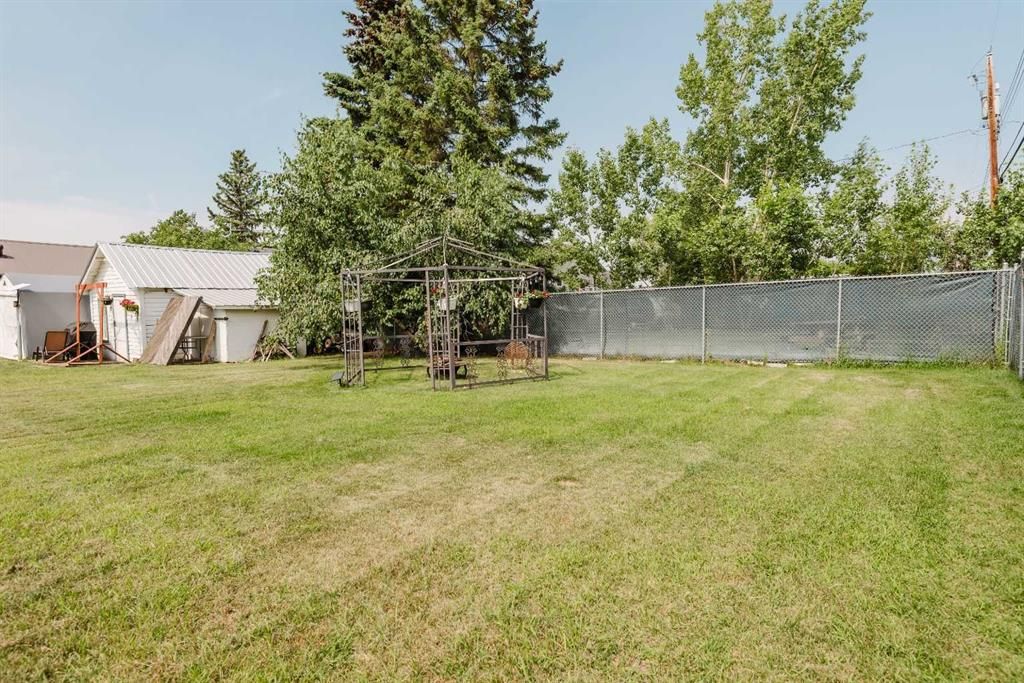 908 6 Avenue  - Photo 21