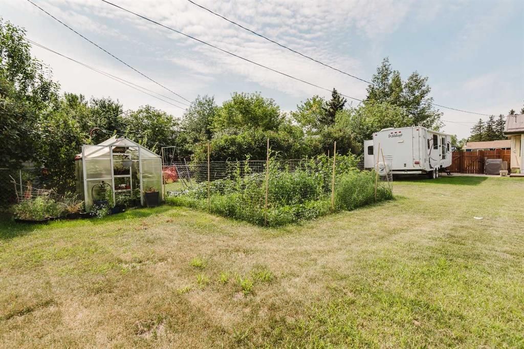 908 6 Avenue  - Photo 22