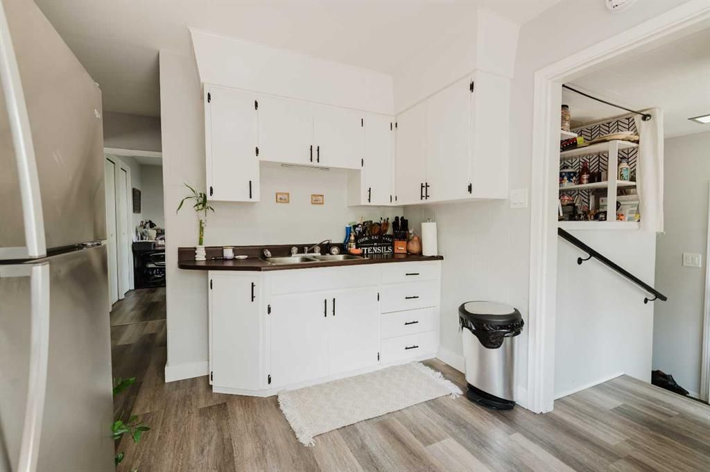 908 6 Avenue  - Photo 4