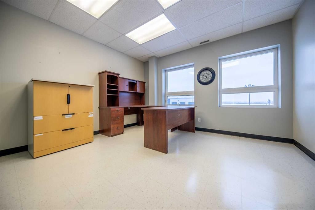 8704 99 Street  - Photo 37