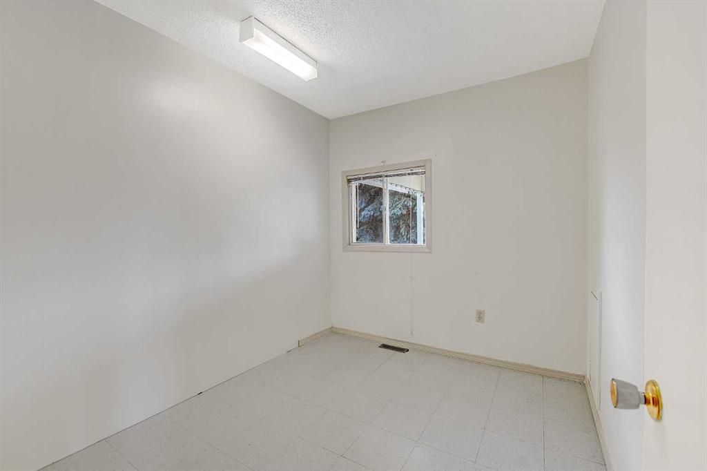 10115 110 Avenue  - Photo 8